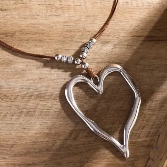 Bohemian Retro Oversized Silver Heart & Silver Bead Shaped Pendant Necklace - Picture 2 of 4